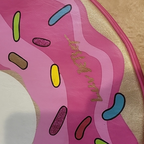Betsey Johnson Pink Donut Cooler Bag - Picture 2 of 6